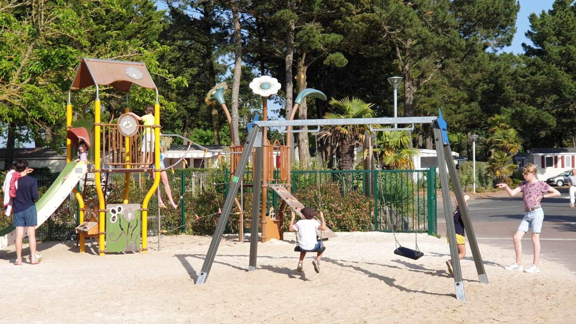 Camping Mobil-home A Louer Dans Un **** Proche De La Et Foret