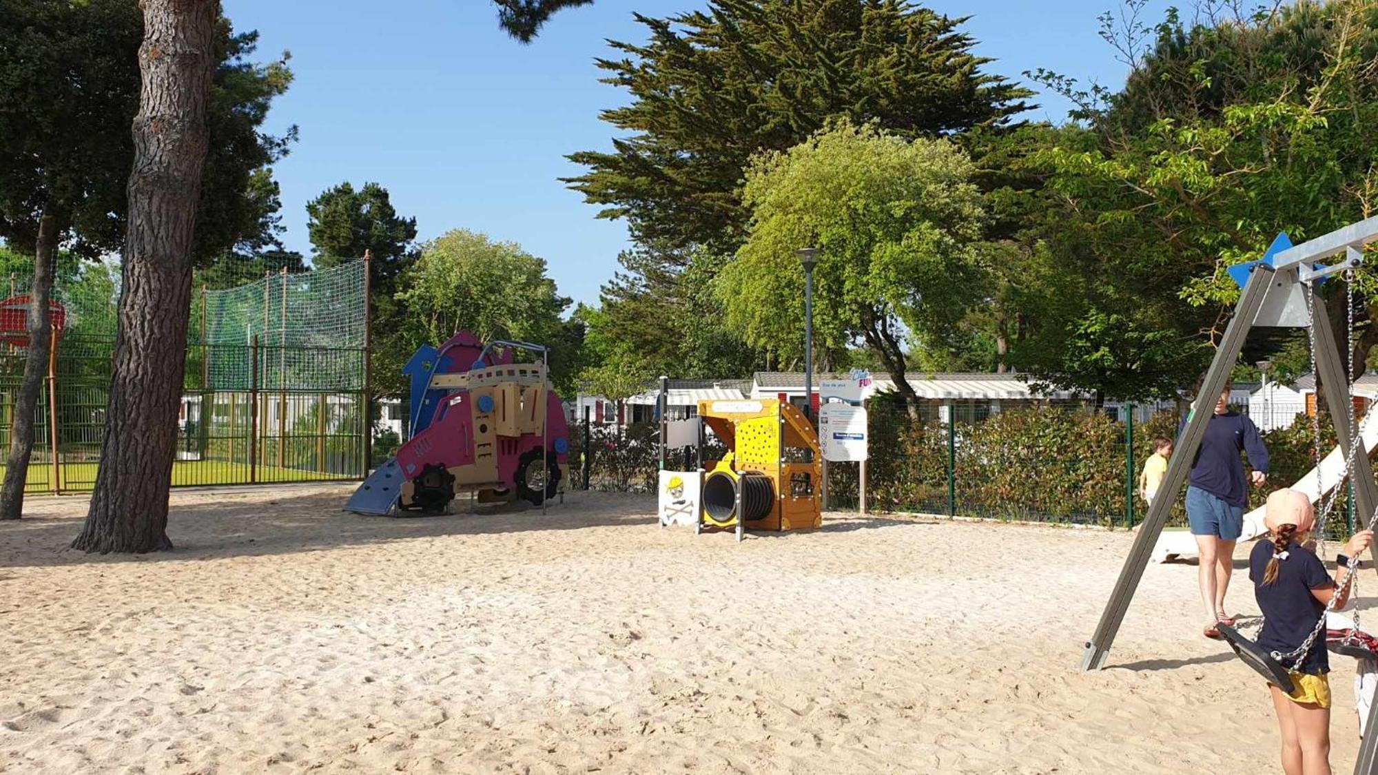 Mobil-home A Louer Dans Un **** Proche De La Et Foret *